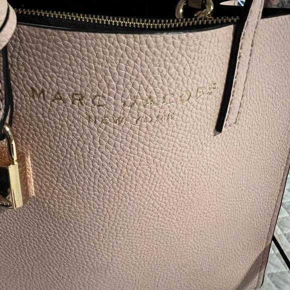 MARC JACOBS MINI GRIND TOTE with Gold Hardware. Great Gift! - Picture 3 of 6